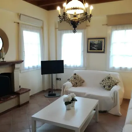 Casa Mesaria Feriehus Sidárion